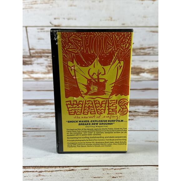 Shockwaves the new art of surfing VHS - Picture 2 of 3